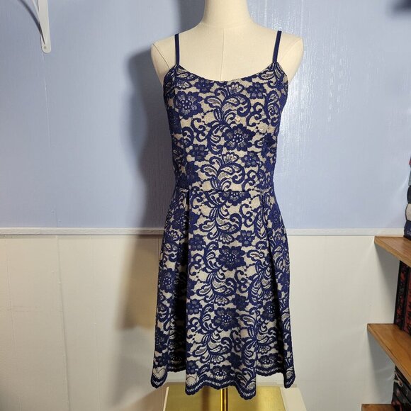 Windsor Size 9 Dark Blue Floral Lace Overlay Criss Cross Corset Back Tie Dress - Picture 1 of 12